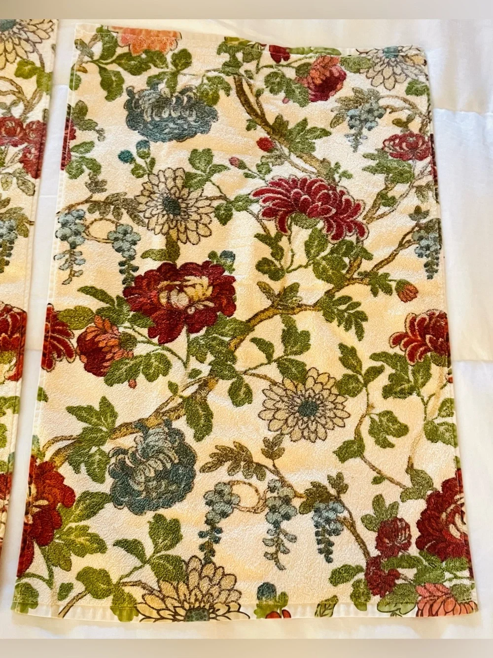 Pottery Barn Hand Towels Floral Blue Red Green on Ivory 20x30 Set of 2